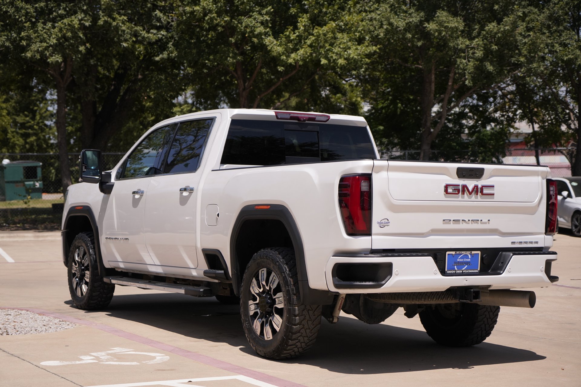 Used 2024 GMC Sierra 2500 Denali w/ Denali Reserve Package AWD/4WD image 8