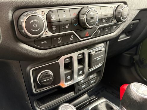 Used 2024 Jeep Wrangler Sport AWD/4WD image 17
