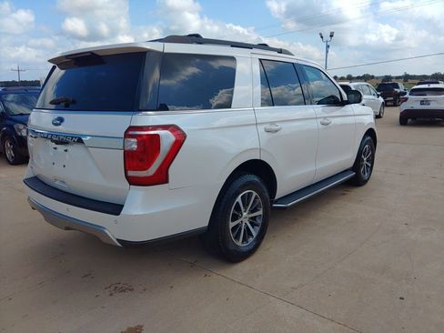 Used 2018 Ford Expedition XLT w/ Equipment Group 202A RWD image 4