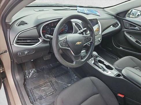 Used 2023 Chevrolet Malibu LT w/ Driver Confidence Package FWD image 9