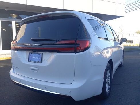 New 2026 Chrysler Pacifica Select image 19