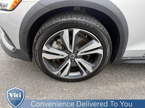 Used 2025 Volvo V60 B5 Cross Country Plus AWD/4WD image 12