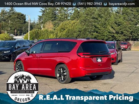 New 2026 Chrysler Pacifica Select w/ S Appearance Package FWD image 7