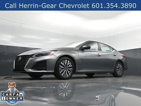 Used 2024 Nissan Altima 2.5 SV FWD image 39