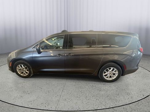 Used 2023 Chrysler Voyager LX FWD image 2