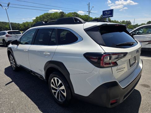 Used 2024 Subaru Outback Premium AWD/4WD image 8