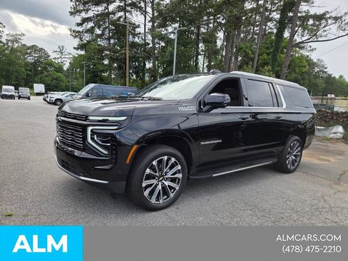 Used 2026 Chevrolet Suburban High Country w/ Sun And Tow Package AWD/4WD image 3