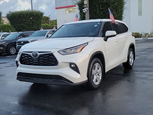 Used 2020 Toyota Highlander LE AWD/4WD image 5