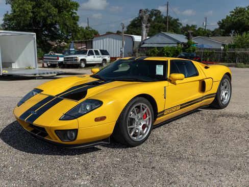 Used 2005 Ford GT RWD image 6