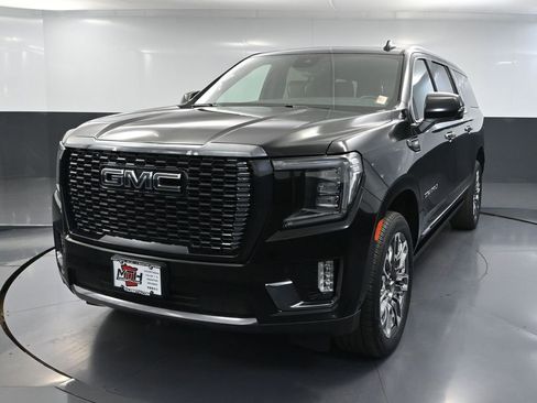 Used 2023 GMC Yukon XL Denali Ultimate AWD/4WD image 13