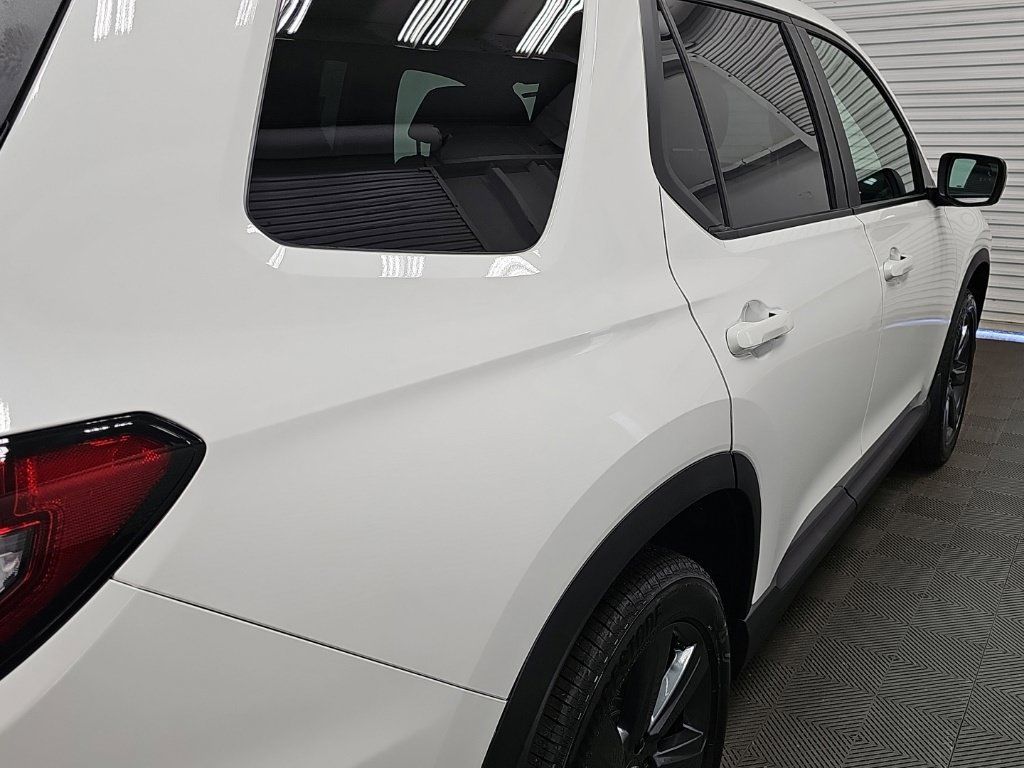 New 2026 Honda Pilot Sport image 9
