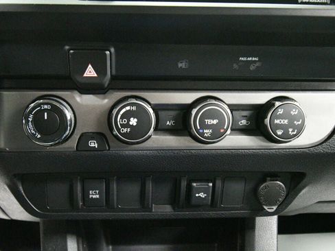 Certified 2022 Toyota Tacoma SR AWD/4WD image 16
