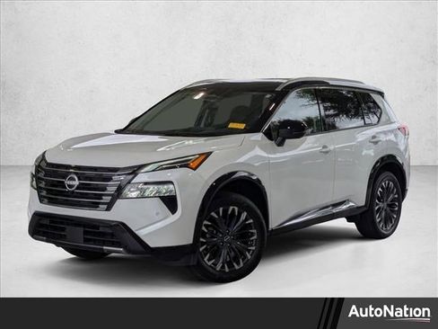 Used 2025 Nissan Rogue Platinum FWD image 1