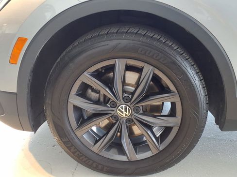 Used 2022 Volkswagen Tiguan SE AWD/4WD image 7