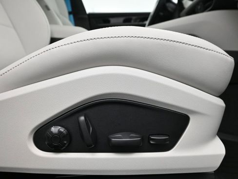 New 2026 Porsche Macan 4 Electric image 15