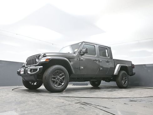 New 2026 Jeep Gladiator Sport image 40