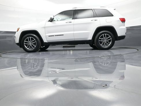 Used 2018 Jeep Grand Cherokee Limited AWD/4WD image 32