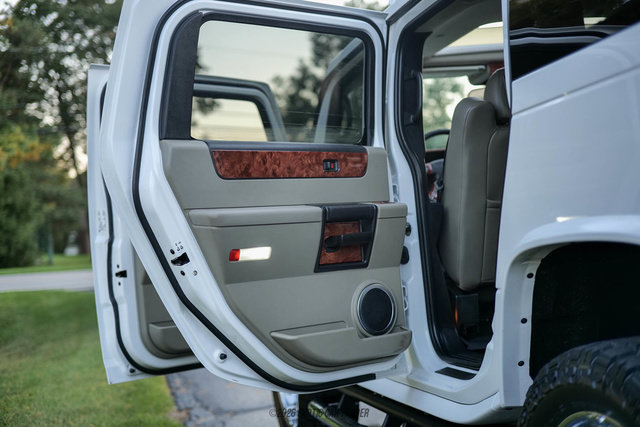 Used 2005 HUMMER H2 w/ Preferred Equipment Group AWD/4WD image 30