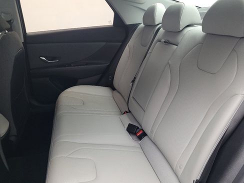 Used 2023 Hyundai Elantra Limited image 18