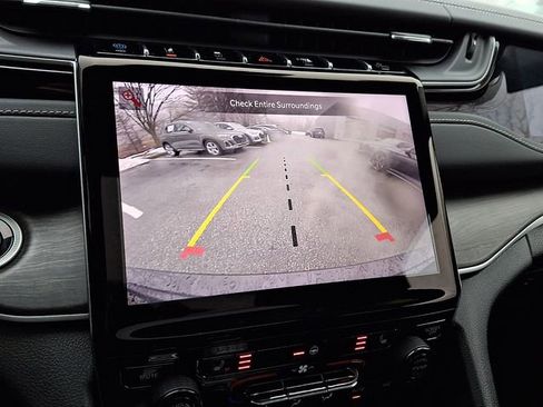 Used 2022 Jeep Grand Cherokee Limited 4xe image 19