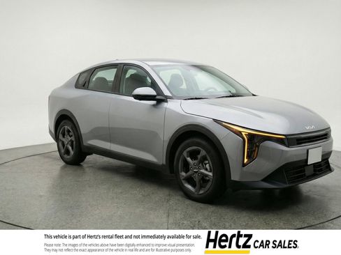 Used 2025 Kia K4 LXS image 1