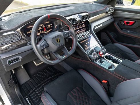 Used 2023 Lamborghini Urus Performante AWD/4WD image 51