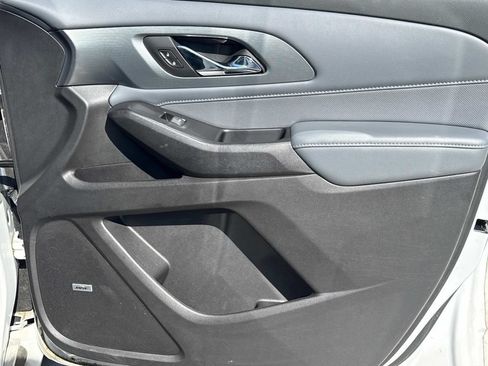 Used 2019 Chevrolet Traverse Premier w/ Driver Confidence II Package FWD image 17
