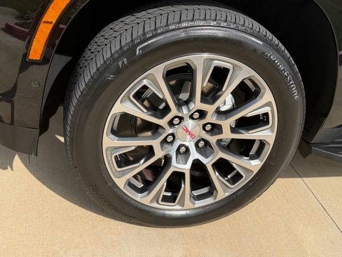 Used 2025 GMC Yukon Denali AWD/4WD image 11
