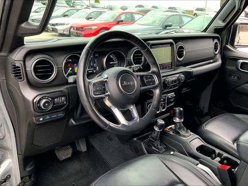 Used 2021 Jeep Wrangler Unlimited Sahara w/ Cold Weather Group AWD/4WD image 18