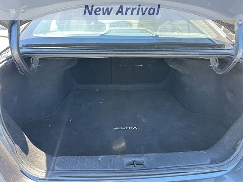 Used 2024 Nissan Sentra SV FWD image 9