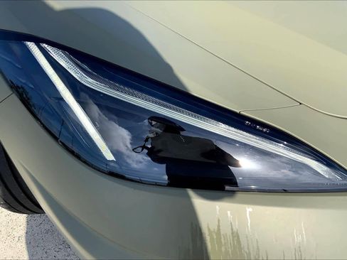 Used 2020 Chevrolet Corvette Stingray Coupe w/ 1LT image 22