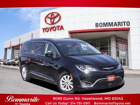 Used 2019 Chrysler Pacifica Touring-L w/ Advanced Safetytec Group FWD image 1
