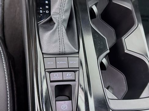 Used 2025 Toyota Camry SE image 22