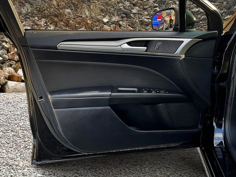 Used 2019 Ford Fusion SE image 21