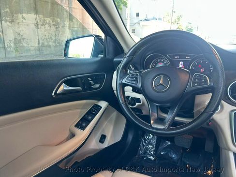 Used 2019 Mercedes-Benz GLA 250 4MATIC image 37