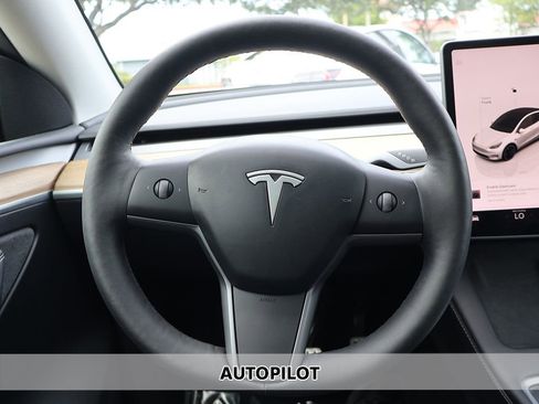 Used 2023 Tesla Model Y Performance AWD/4WD image 3