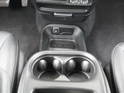 Used 2025 Chrysler Pacifica Select FWD image 20