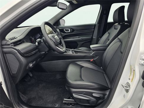 New 2026 Jeep Compass Latitude AWD/4WD image 16