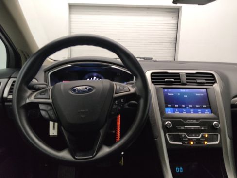 Used 2020 Ford Fusion SE FWD image 22