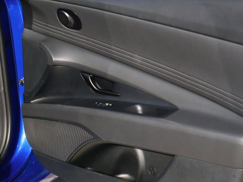 Certified 2025 Hyundai Elantra Sport image 15