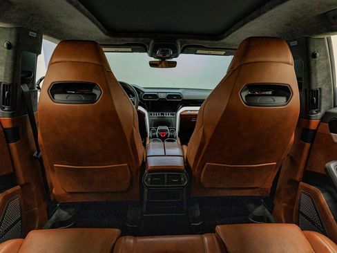 Used 2021 Lamborghini Urus image 22