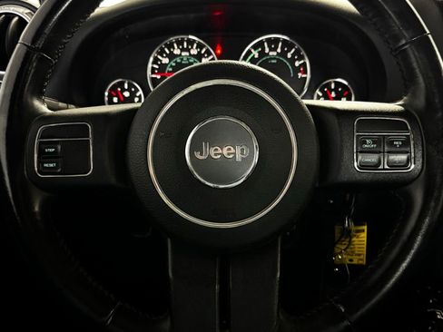 Used 2014 Jeep Wrangler Unlimited Rubicon w/ Max Tow Package AWD/4WD image 15