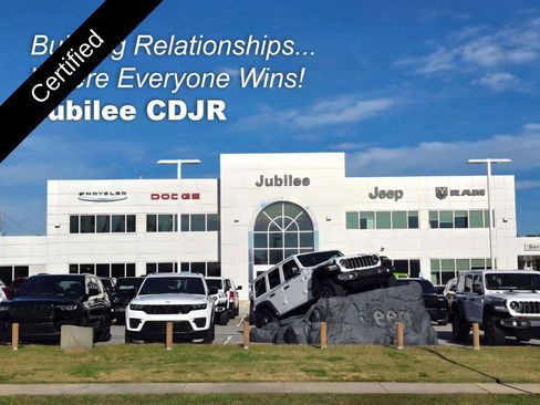 Used 2025 Jeep Grand Cherokee Laredo w/ Luxury Tech Group I image 6