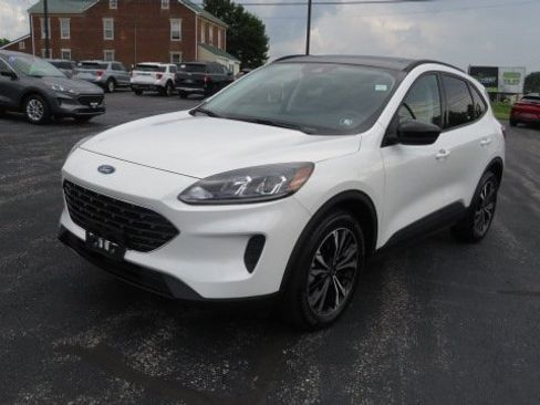 Certified 2022 Ford Escape SE w/ SE Sport Appearance Package image 3