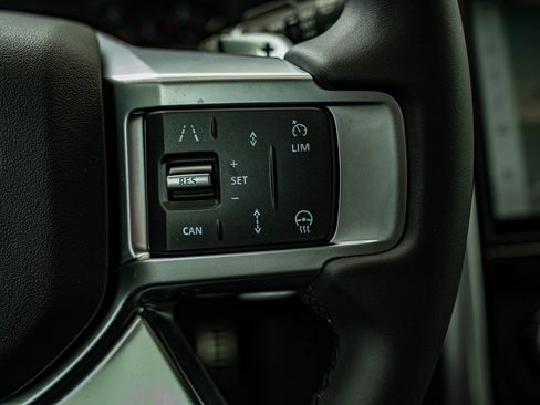 New 2026 Land Rover Discovery Dynamic SE image 20