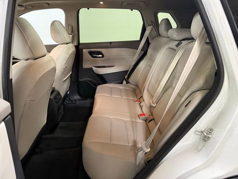 Used 2025 Nissan Rogue SL w/ Tech Package image 17