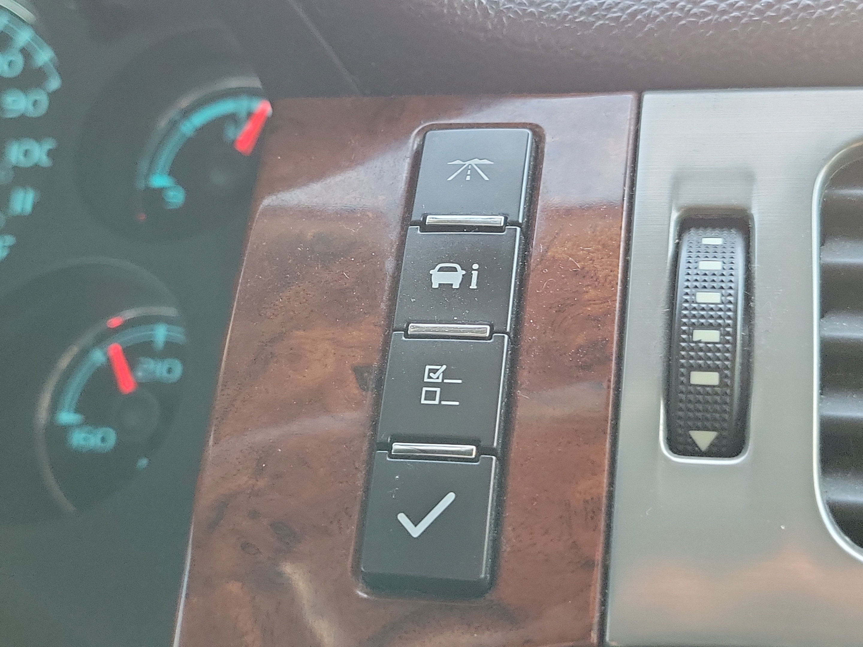 Used 2011 Chevrolet Avalanche LS w/ Regional Value Package AWD/4WD image 29