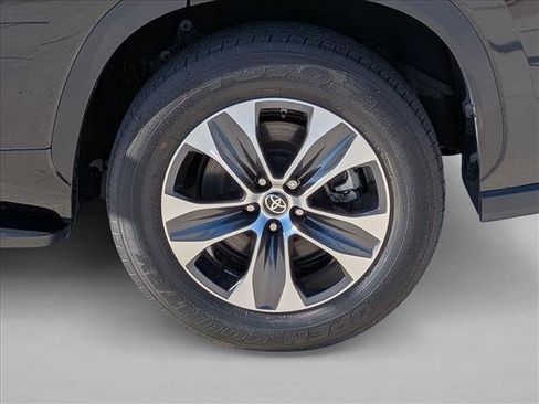 Used 2023 Toyota Highlander XLE image 15