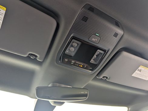 Used 2025 Volkswagen ID. Buzz 1st Edition RWD image 35