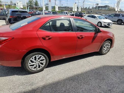 Used 2018 Toyota Corolla LE image 11